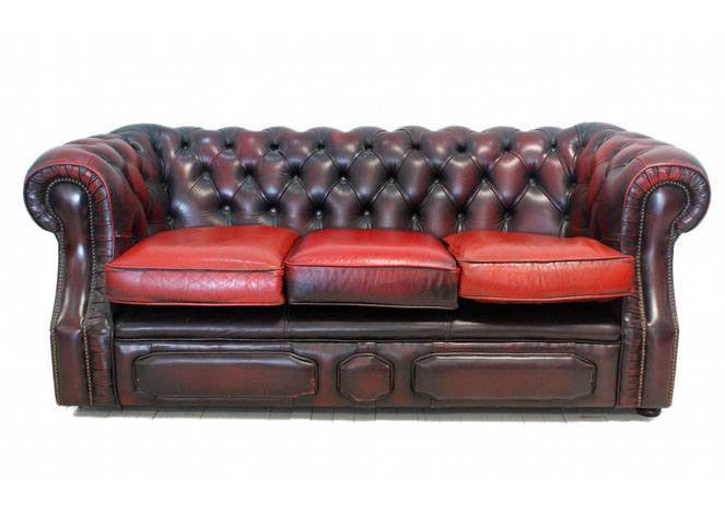 PRE-LOVED REGAL CHESTERFIELD IN OXBLOOD