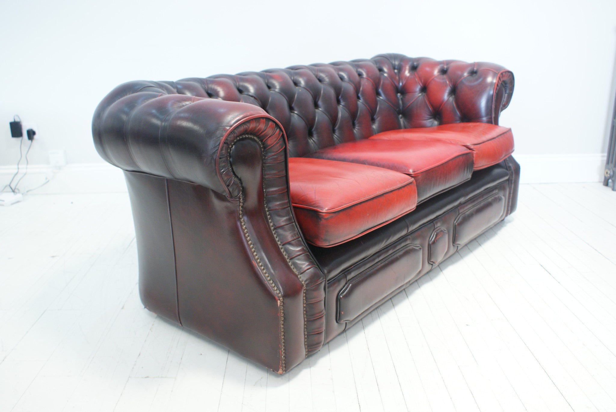 PRE-LOVED REGAL CHESTERFIELD IN OXBLOOD