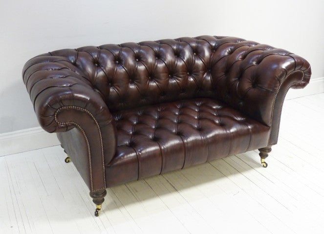 THE NEWCASTLE SOFA : UMBER BROWN