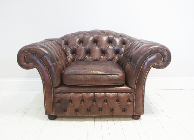 THE ROSEBERY CHESTERFIELD CHAIR : CHESTNUT