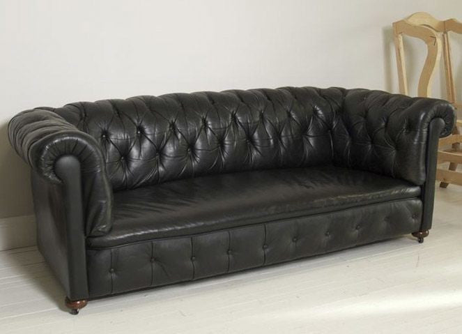 EARLY TWENTIETH CENTURY ANTIQUE CHESTERFIELD IN BLACK