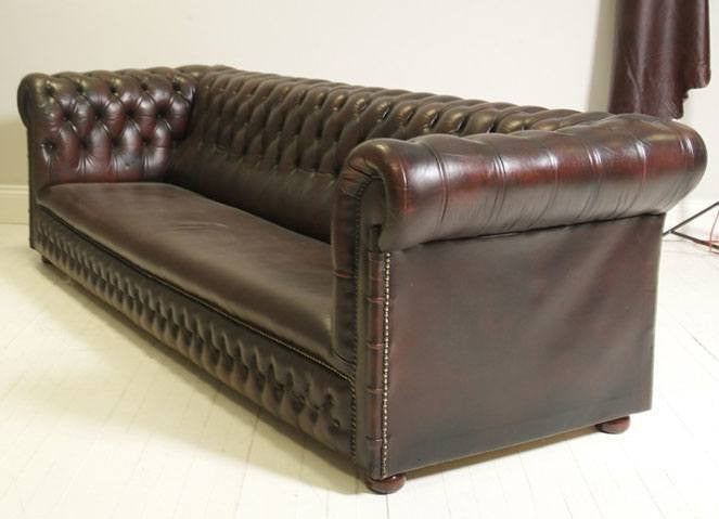 TRADITIONAL CHESTERFIELD : FOUR SEATER SOFA IN DEEP RED WINE