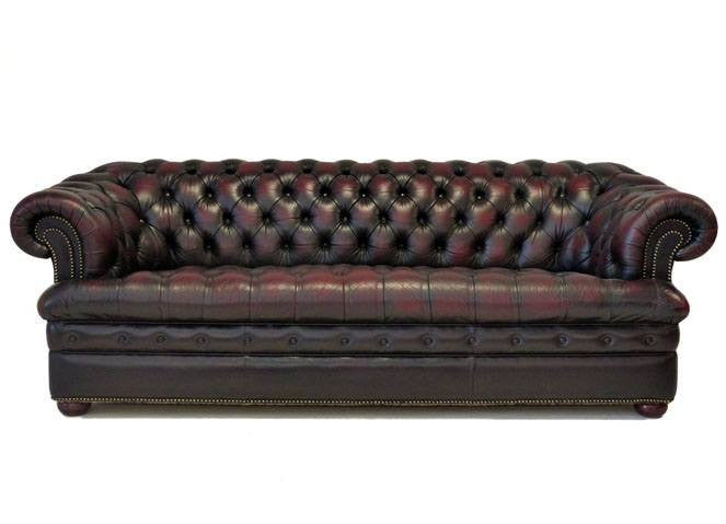 LOVELY VINTAGE OXBLOOD CHESTERFIELD SUITE